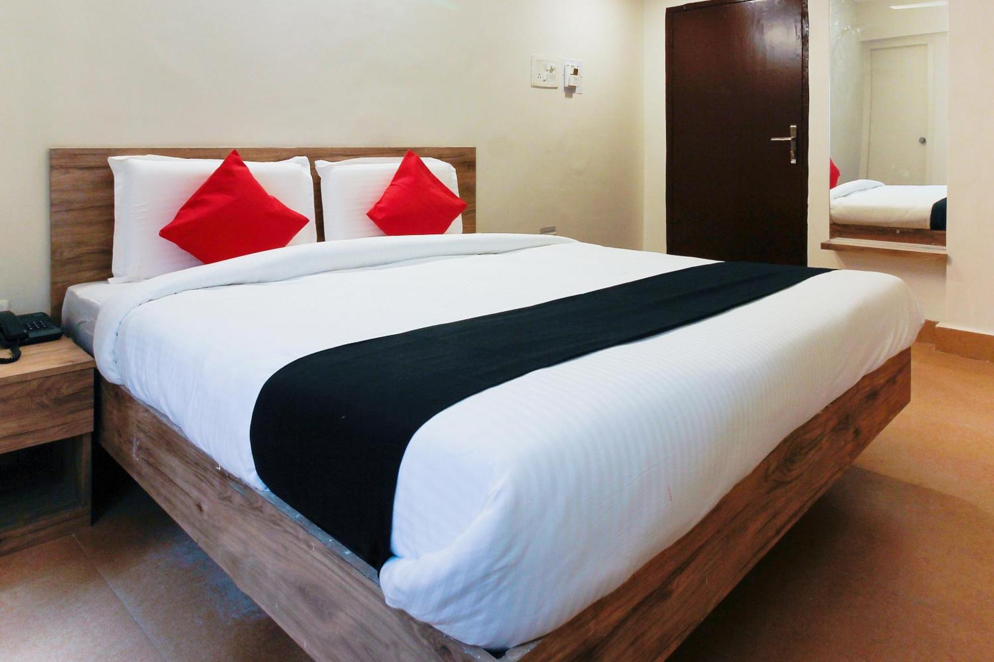 Capital O Sri Suprabhat Grand Near Kachiguda Railway Station Hyderabad Ngoại thất bức ảnh