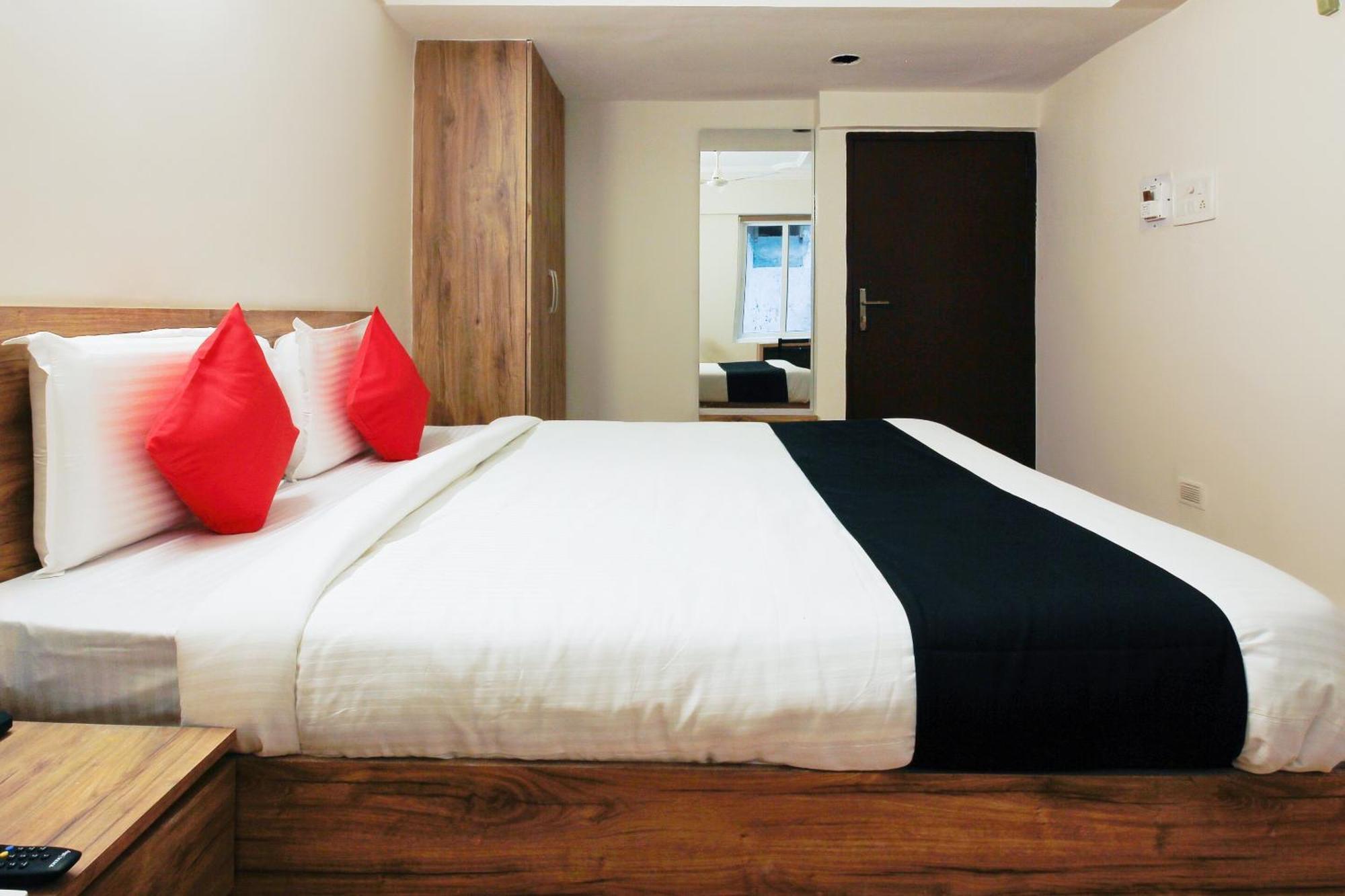 Capital O Sri Suprabhat Grand Near Kachiguda Railway Station Hyderabad Ngoại thất bức ảnh