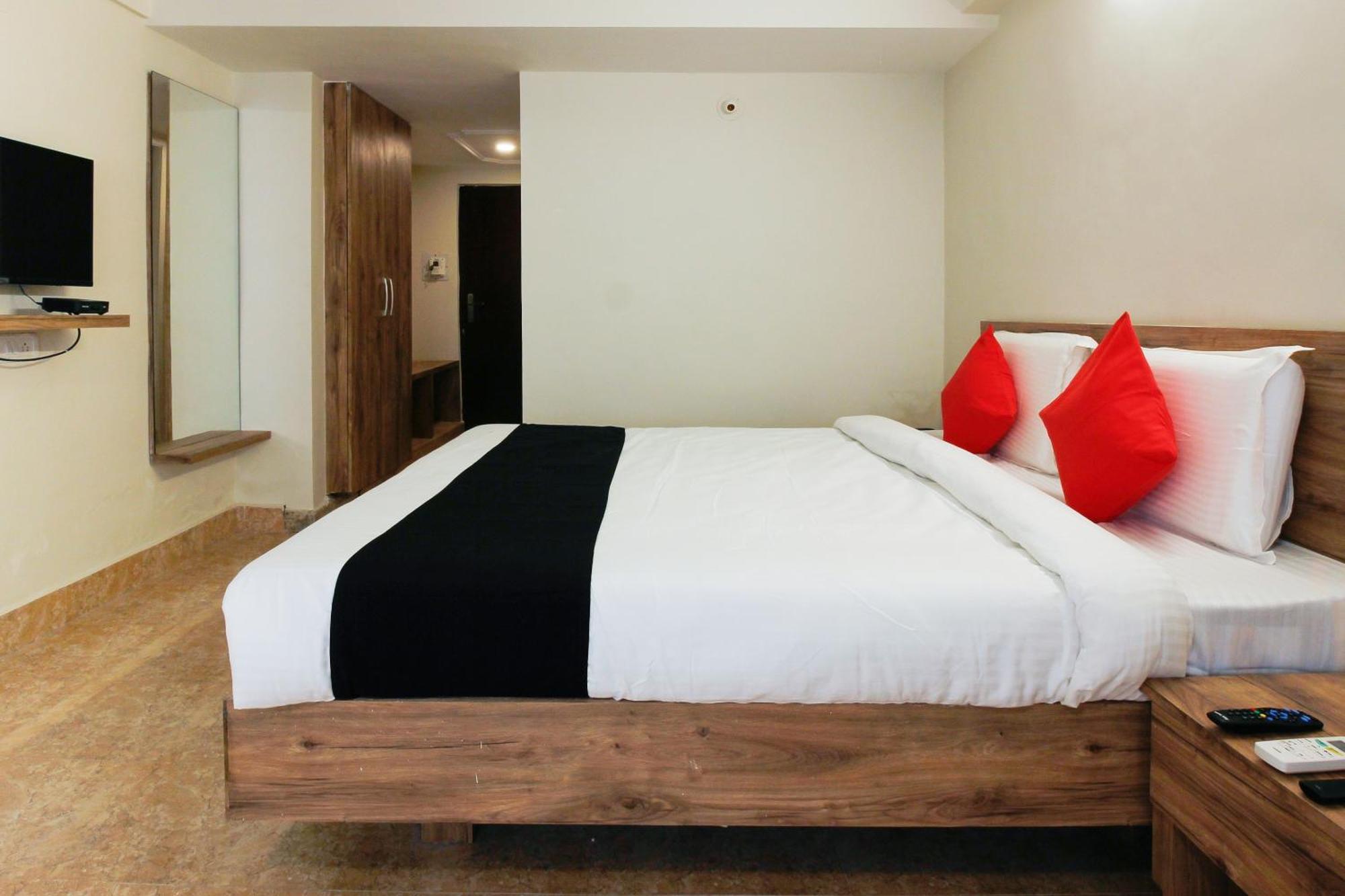 Capital O Sri Suprabhat Grand Near Kachiguda Railway Station Hyderabad Ngoại thất bức ảnh